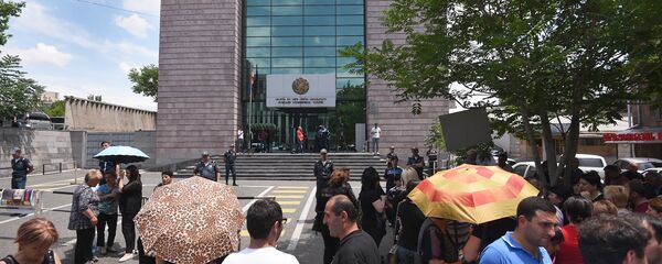 Сторонники мэра города Масис бойкотируют суд административных районов Кентрон и Норк-Мараш (2 июня 2018). Еревaн Сторонники мэра города Масис бойкотируют суд административных районов Кентрон и Норк-Мараш (2 июня 2018). Еревaн - Sputnik Армения