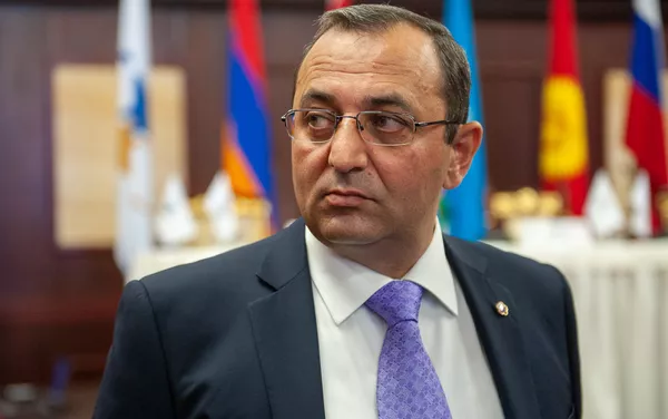 Министр экономического развития и инвестиций Армении Арцвик Минасян на бизнес форуме ЕАЭС Армения - сотрудничество (2 июня 2018). Цахкадзор Министр экономического развития и инвестиций Армении Арцвик Минасян на бизнес форуме ЕАЭС Армения - сотрудничество (2 июня 2018). Цахкадзор - Sputnik Армения