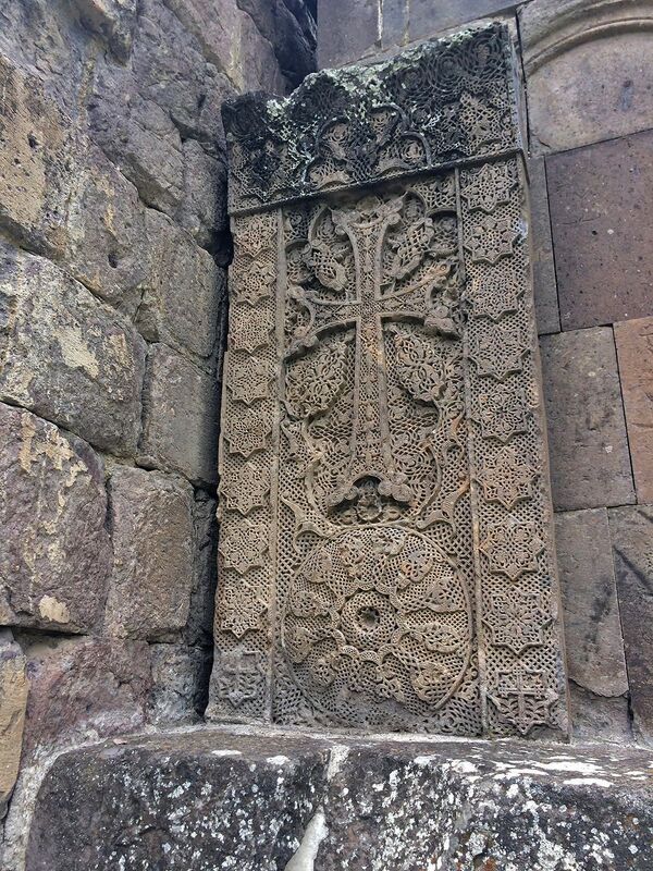 Хачкар в монастырском комплексе Гошаванк Хачкар в монастырском комплексе Гошаванк - Sputnik Армения