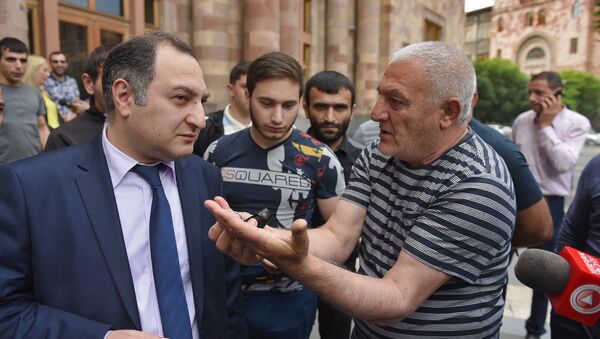 Акция протеста представителей компаний, осуществляющих пассажирксие перевозки из Армении в Россию (4 июня 2018). Еревaн - Sputnik Армения