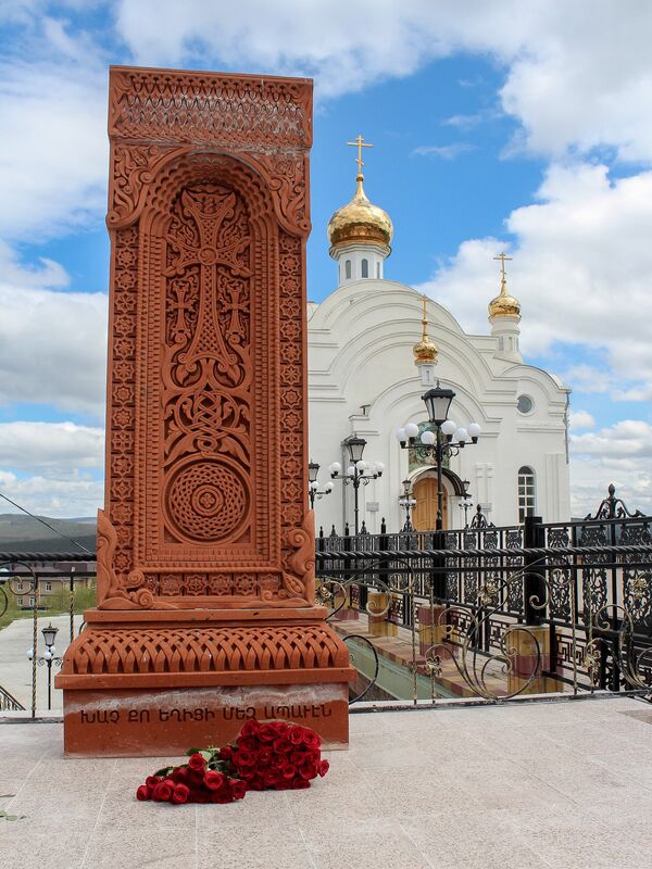 Армянский хачкар в подворье Серафимовского харама г. Златоуст - Sputnik Армения