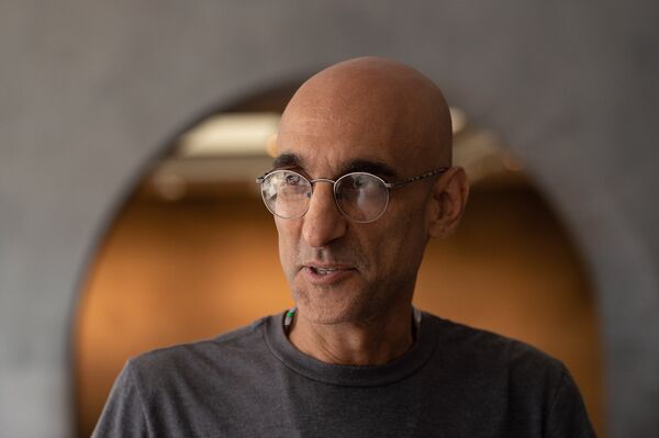 Лауреат премии Аврора доктор Том Катена (Судан) в музее-институте Геноцида армян (4 июня 2018). Еревaн - Sputnik Армения