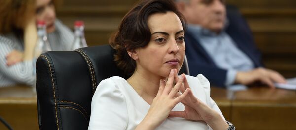 Депутуат от фракции Елк Лена Назарян в парламенте (5 июня 2018). Еревaн - Sputnik Արմենիա
