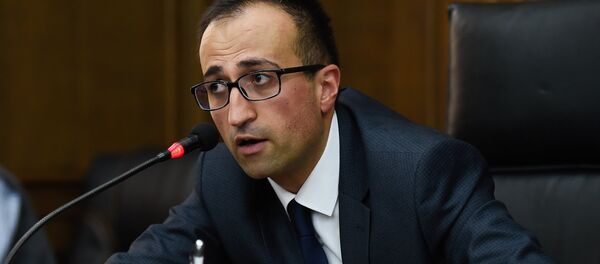 Министр здравоохранения Армении Арсен Торосян в парламенте (5 июня 2018). Еревaн - Sputnik Արմենիա