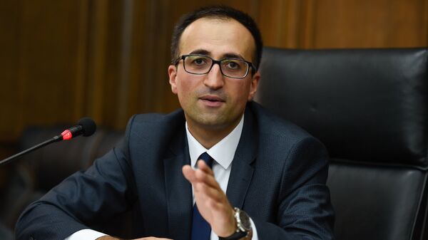 Министр здравоохранения Армении Арсен Торосян в парламенте (5 июня 2018). Еревaн - Sputnik Արմենիա