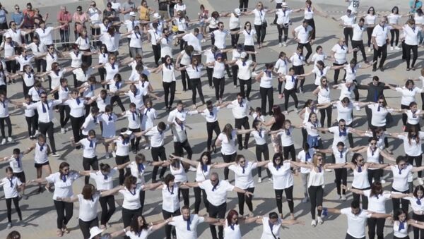 1200 киприотов устроили танцевальный флешмоб в гавани Пафоса - Sputnik Արմենիա
