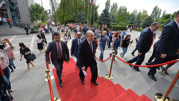 Президент Армении Армен Саркисян посетил Российско-Армянский (Славянский) Университет (5 июня 2018). Еревaн - Sputnik Армения