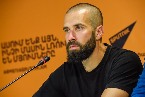 Пресс-конференция американского фотографа Адама Катц-Синдига - Sputnik Армения
