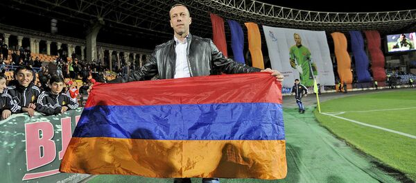 Роман Березовский прощается с полем Роман Березовский прощается с полем - Sputnik Արմենիա