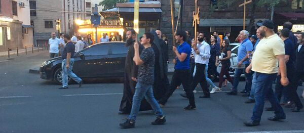 Активисты требуют отставки католикоса Гарегина II (6 июня 2018). Еревaн - Sputnik Армения