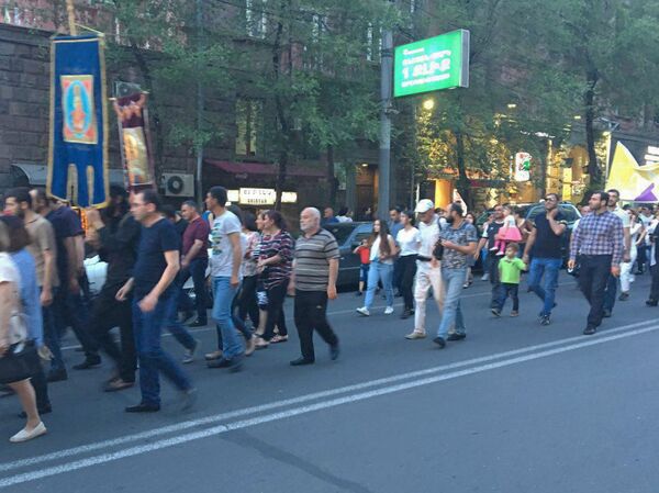 Активисты требуют отставки католикоса Гарегина II (6 июня 2018). Еревaн - Sputnik Армения