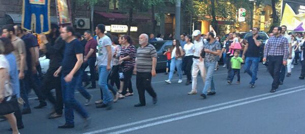 Активисты требуют отставки католикоса Гарегина II (6 июня 2018). Еревaн Активисты требуют отставки католикоса Гарегина II (6 июня 2018). Еревaн - Sputnik Արմենիա