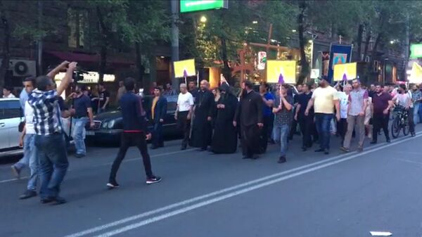 Акция с требованием отказа от сана Католикоса всех армян Гарегина II - Sputnik Армения