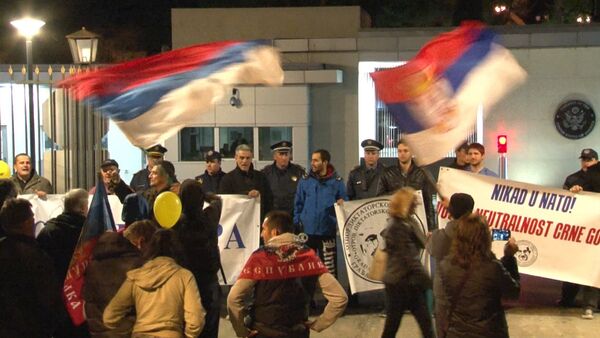 СПУТНИК_Жители Черногории скандировали НАТО - убийца на митинге у посольства США - Sputnik Армения