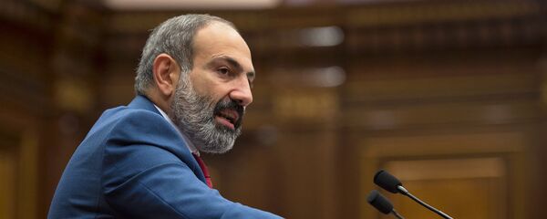 Премьер-министр Армении Никол Пашинян в Парламенте (7 июня 2018). Еревaн Премьер-министр Армении Никол Пашинян в Парламенте (7 июня 2018). Еревaн - Sputnik Армения