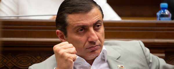 Депутат от фракции РПА Мигран Погосян на внеочередном заседании НС (7 июня 2018). Еревaн - Sputnik Արմենիա