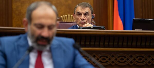 Спикер Парламента Ара Баблоян на внеочередном заседании НС (7 июня 2018). Еревaн - Sputnik Արմենիա