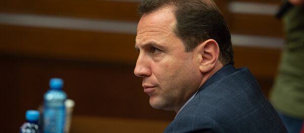 Министр обороны Армении Давид Тоноян на внеочередном заседании НС (7 июня 2018). Еревaн Министр обороны Армении Давид Тоноян на внеочередном заседании НС (7 июня 2018). Еревaн - Sputnik Արմենիա