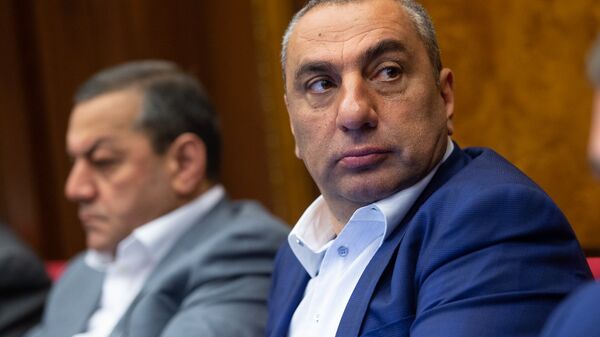 Депутат Самвел Алексанян на внеочередном заседании НС (7 июня 2018). Еревaн - Sputnik Армения