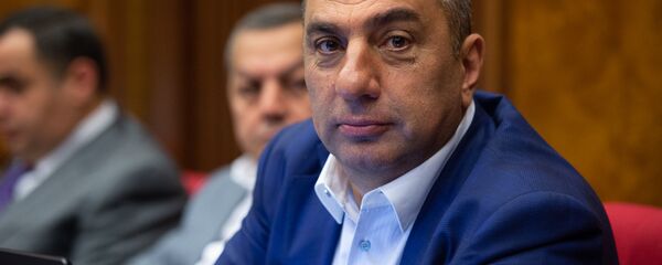 Депутат Самвел Алексанян на внеочередном заседании НС (7 июня 2018). Еревaн - Sputnik Армения