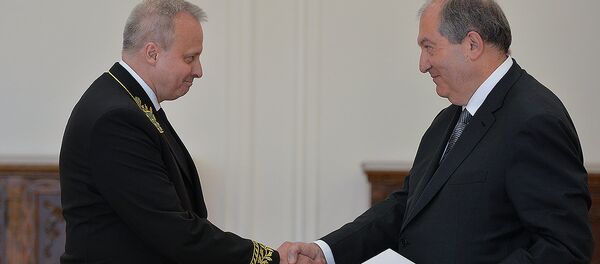 Посол России в Армении Сергей Копиркин вручил верительные грамоты президенту Армении Армену Саркисяну (7 июня 2018). Еревaн - Sputnik Армения