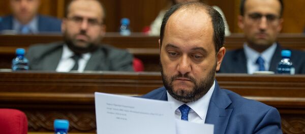 Министр образования и науки Армении Араик Арутюнян на внеочередном заседании НС (7 июня 2018). Еревaн - Sputnik Армения