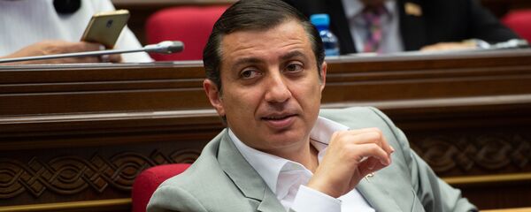 Депутат от фракции РПА Мигран Погосян на внеочередном заседании НС (7 июня 2018). Еревaн - Sputnik Армения
