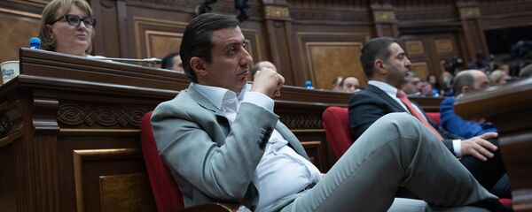 Депутат от фракции РПА Мигран Погосян на внеочередном заседании НС (7 июня 2018). Еревaн - Sputnik Արմենիա