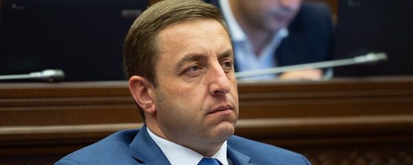 Депутат от фракции РПА Карен Авагян на внеочередном заседании НС (7 июня 2018). Еревaн Депутат от фракции РПА Карен Авагян на внеочередном заседании НС (7 июня 2018). Еревaн - Sputnik Արմենիա