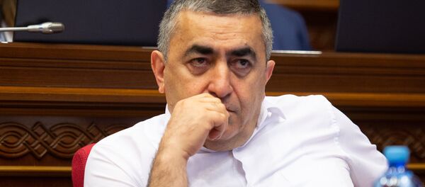 Депутат от фракции АРГД Армен Рустамян на внеочередном заседании НС (7 июня 2018). Еревaн - Sputnik Արմենիա