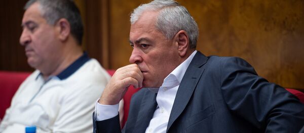Депутат от фракции РПА Ашот Арсенян на внеочередном заседании НС (7 июня 2018). Еревaн Депутат от фракции РПА Ашот Арсенян на внеочередном заседании НС (7 июня 2018). Еревaн - Sputnik Արմենիա