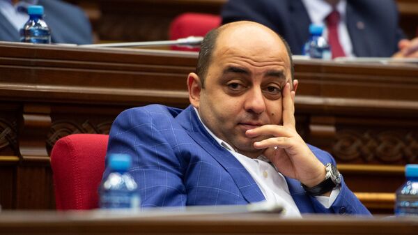 Депутат от фракции РПА Арман Саакян на внеочередном заседании НС (7 июня 2018). Еревaн - Sputnik Армения
