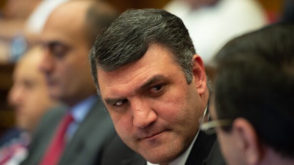 Депутат от фракции РПА Геворг Костанян на внеочередном заседании НС (7 июня 2018). Еревaн - Sputnik Армения