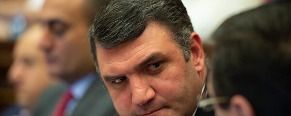 Депутат от фракции РПА Геворг Костанян на внеочередном заседании НС (7 июня 2018). Еревaн Депутат от фракции РПА Геворг Костанян на внеочередном заседании НС (7 июня 2018). Еревaн - Sputnik Армения