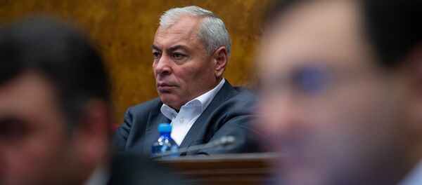 Депутат от фракции РПА Ашот Арсенян на внеочередном заседании НС (7 июня 2018). Еревaн - Sputnik Армения