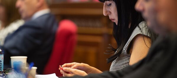 Депутат от фракции Царукян Наира Зограбян на внеочередном заседании НС (7 июня 2018). Еревaн - Sputnik Արմենիա