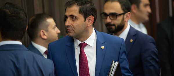 Министр территориального управления Армении Сурен Папикян на заседании правительства (8 июня 2018). Еревaн Министр территориального управления Армении Сурен Папикян на заседании правительства (8 июня 2018). Еревaн - Sputnik Արմենիա