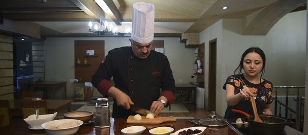 В гостях у шеф-повара: как приготовить Хои борани В гостях у шеф-повара: как приготовить Хои борани - Sputnik Армения