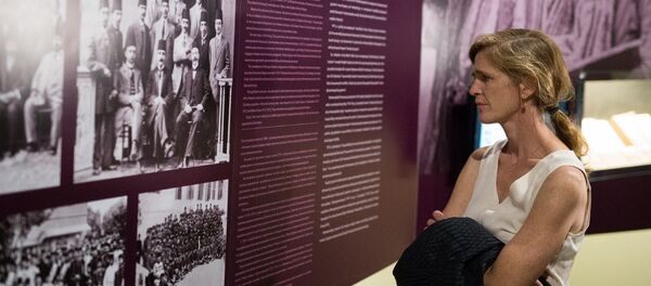 Визит бывшей поспред США при ООН Саманты Пауэр в мемориальный комплекс Цициернакаберд и музей-институт Геноцида армян (8 июня 2018). Еревaн - Sputnik Армения