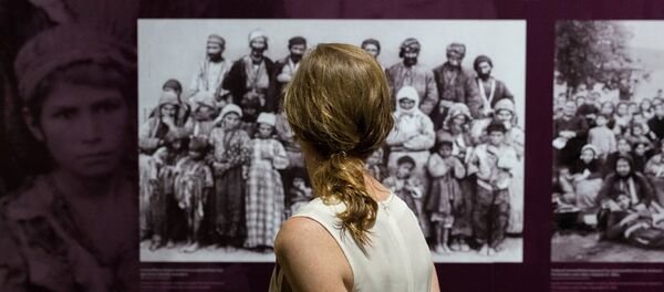 Визит бывшей поспред США при ООН Саманты Пауэр в мемориальный комплекс Цициернакаберд и музей-институт Геноцида армян (8 июня 2018). Еревaн - Sputnik Армения