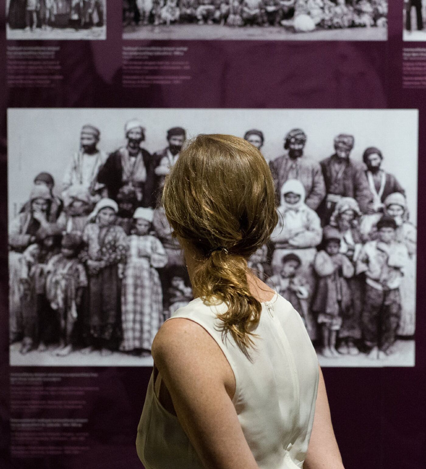 Көшеде кәрі жезөкше еленген Көшеде кәрі жезөкше еленген