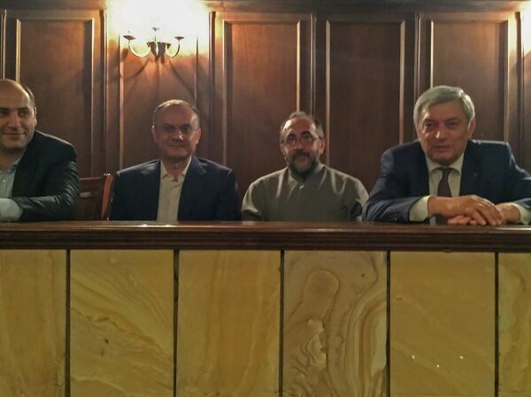 Экс-министр обороны Сейран Оганян на спектакле Свадьба в тылу (8 июня 2018). Гюмри Экс-министр обороны Сейран Оганян на спектакле Свадьба в тылу (8 июня 2018). Гюмри - Sputnik Արմենիա