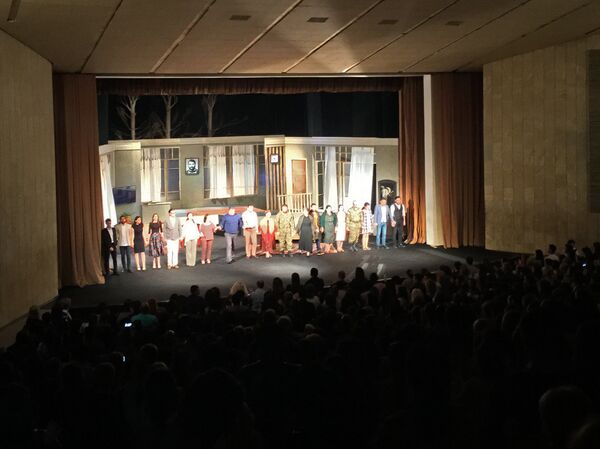 Супруга премьера Анна Акопян, министр культуры Лилит Макунц и экс-министр обороны Сейран Оганян посетили спектакль Свадьба в тылу (8 июня 2018). Гюмри Супруга премьера Анна Акопян, министр культуры Лилит Макунц и экс-министр обороны Сейран Оганян посетили спектакль Свадьба в тылу (8 июня 2018). Гюмри - Sputnik Արմենիա