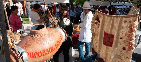 Фестиваль еды Yerevan Food Fest прошел на площади Республики (10 июня 2018). Еревaн - Sputnik Армения