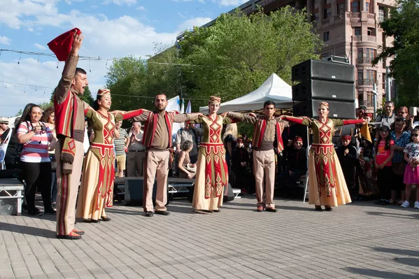 Фестиваль еды Yerevan Food Fest прошел на площади Республики (10 июня 2018). Ереван Фестиваль еды Yerevan Food Fest прошел на площади Республики (10 июня 2018). Ереван - Sputnik Армения