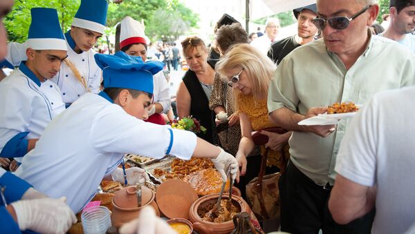 Фестиваль еды Yerevan Food Fest прошел на площади Республики (10 июня 2018). Ереван - Sputnik Արմենիա
