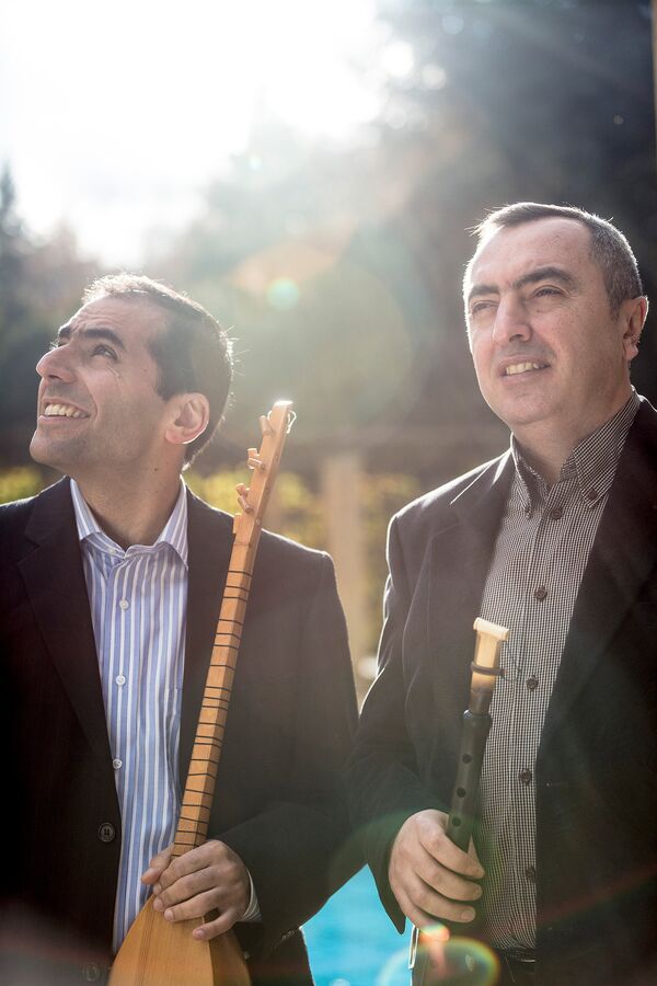 Музыканты Эмре Гюльтекин (саз) и Вардан Ованнисян (дудук) - Sputnik Армения