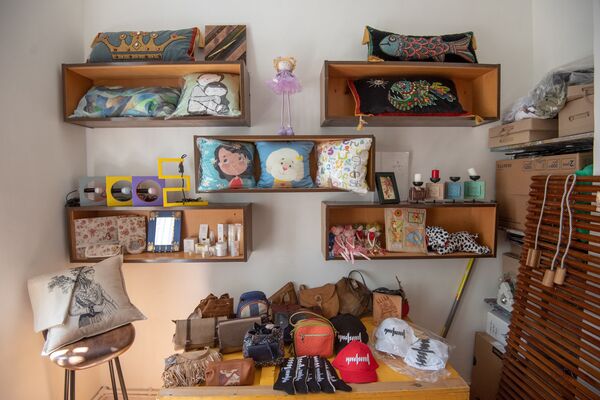 Революционные товары в Ереване: премьер-министра Армении можно присвоить? Революционные товары в Ереване: премьер-министра Армении можно присвоить? - Sputnik Армения