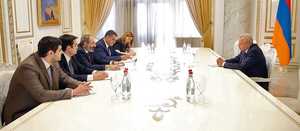 Премьер-министр Армении Никол Пашинян принял чрезвычайного и полномочного посла РФ в РА Сергея Копыркина (11 июня 2018). Еревaн - Sputnik Армения