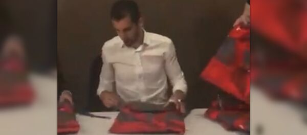 Афтограф-сессия с Генрихом Мхитаряном - Sputnik Армения